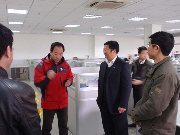 南京审计学院领导参观东南大学国家重点实验室